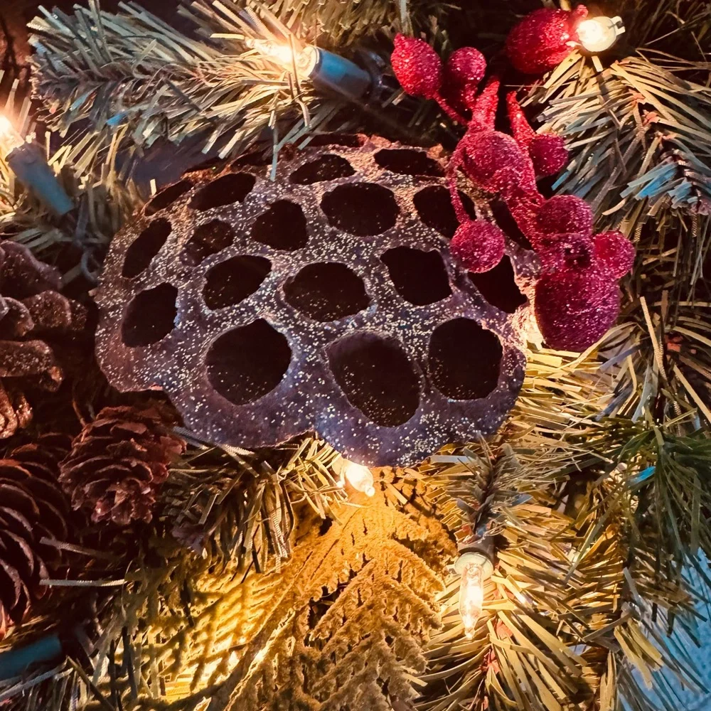 New Festive Pinecone faux Holiday Wreath with Lights 24”